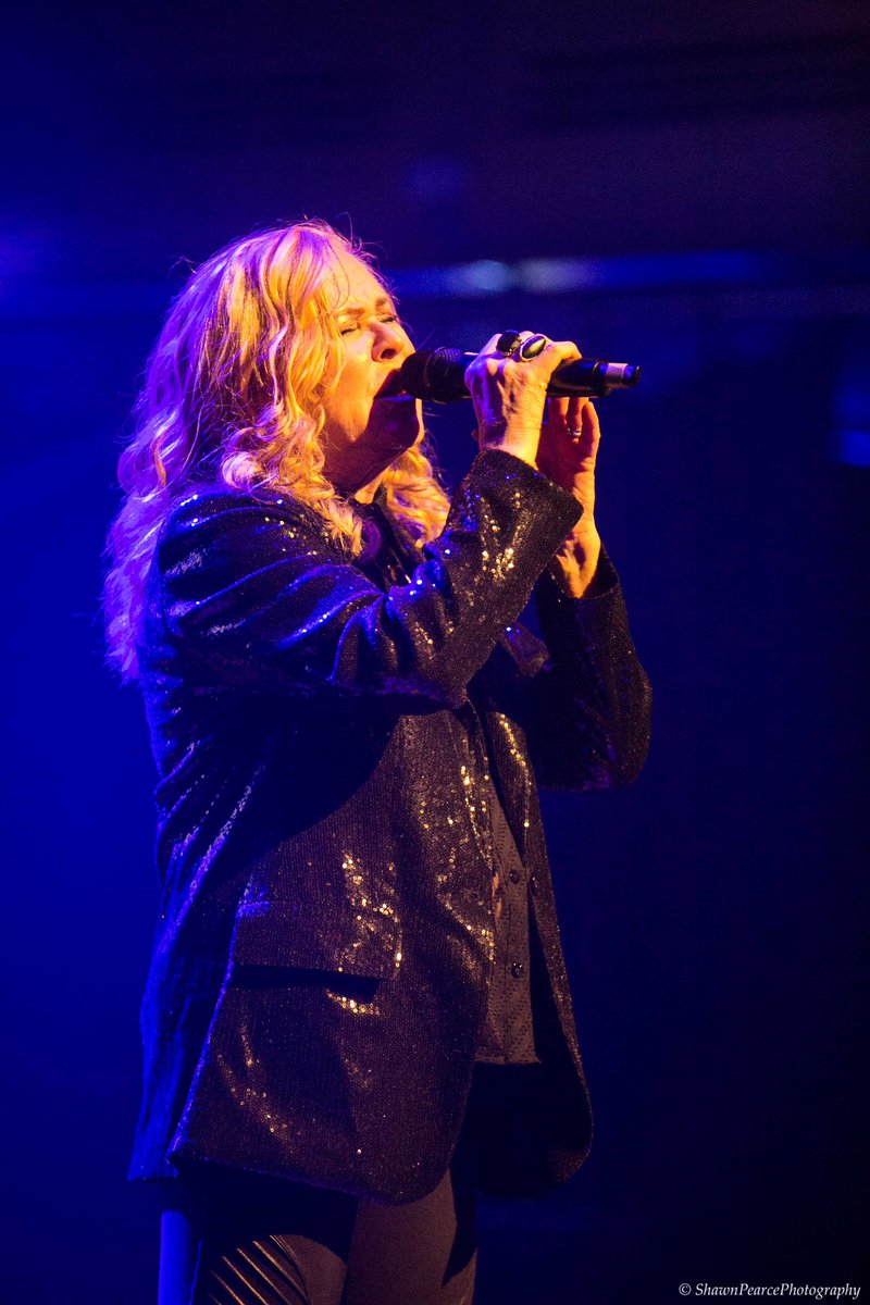 spearcephotos's tweet photo. #CarolDecker T’Pau @TheApexVenue #BuryStEdmunds #Suffolk #livemusic #music #concert #gig #singer @Gigwise @gigsandtours @gigview @musomusouk @MusicNewsWeb https://t.co/UhUcUmmpGe