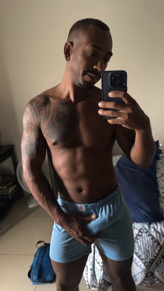 rickbluee's tweet photo. De manhã acordo animado sempre , e ninguém pra tirar leite 😩 https://t.co/MeLFw5lOi1