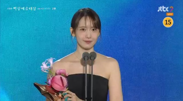 Lim Yoona memenangkan Popularity Award (Female) di Baeksang Arts Awards 2026.