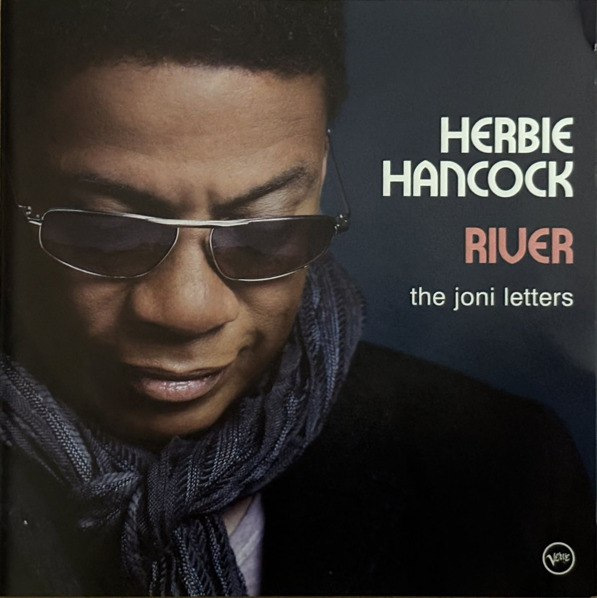 OM7341861341855's tweet photo. River - Herbie Hancock https://t.co/sSWJA7QYhd
J.ミッチェルへのトリビュートアルバム、J.ミッチェルの色彩感に溢れ繊細な作品をボーカリストを招いて好演
"River"/Herbie Hancock(2007年)
#HerbieHancock
#WayneShorter
#DaveHolland
#Vinniecolaiuta
#LionelLoueke
#CorinneBaileyRae
#音楽三昧 https://t.co/5ovETC9lhF