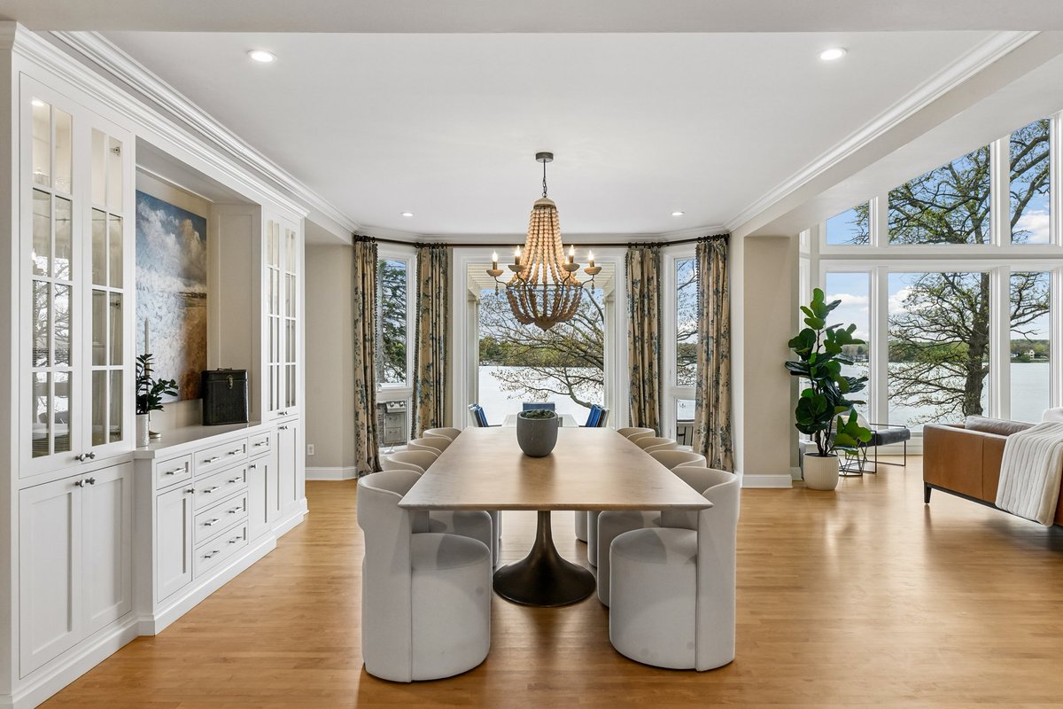 polovitz's tweet photo. NANTUCKET JUST MET LAKE MINNETONKA!

Property: 5155 Weeks Road | Greenwood, Minnesota 
Listed at: $6,750,000
Listed by: #POLOVITZGROUP @Compass 
Link to Listing: https://t.co/tRQq5py5vp

#justlisted #luxuryhomes #lakeminnetonka https://t.co/o8azCe0KLE