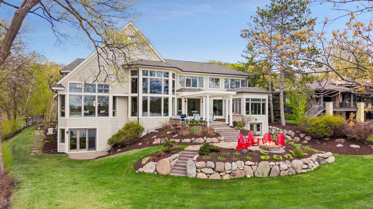 polovitz's tweet photo. NANTUCKET JUST MET LAKE MINNETONKA!

Property: 5155 Weeks Road | Greenwood, Minnesota 
Listed at: $6,750,000
Listed by: #POLOVITZGROUP @Compass 
Link to Listing: https://t.co/tRQq5py5vp

#justlisted #luxuryhomes #lakeminnetonka https://t.co/o8azCe0KLE