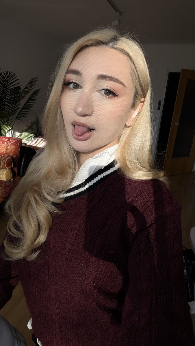 May ur cute transgirl 🏳️⚧️🦝 tweet media