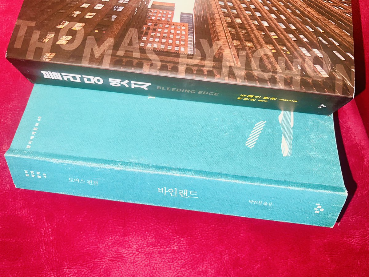 dead_vape_maree's tweet photo. Posting my Korean translations of Vineland and Bleeding Edge for Pynchon (in Public) Day #pynchoninpublic https://t.co/4Fvr6BvhW6