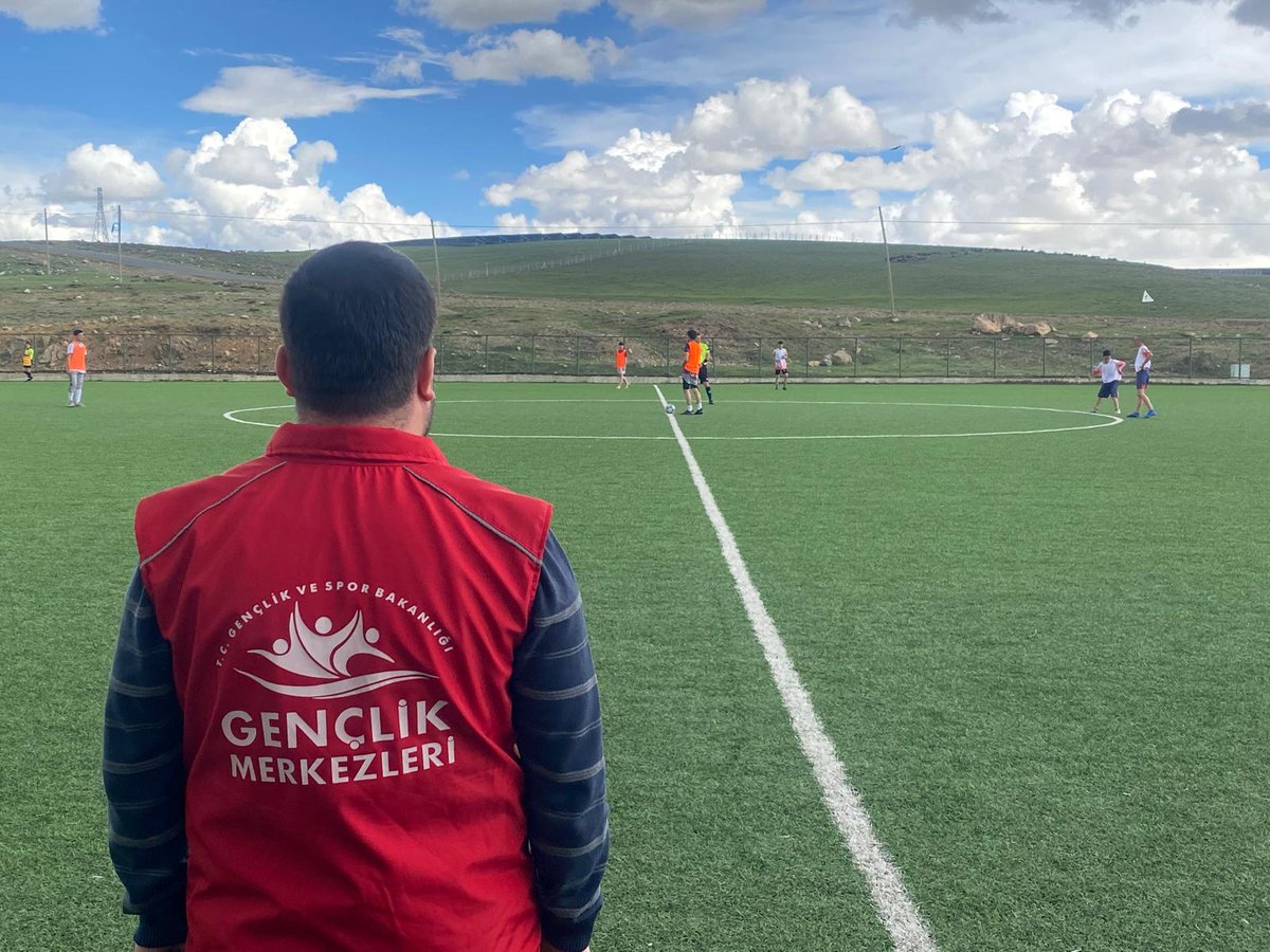 HamurGm's tweet photo. 📌19 Mayıs Gençlik ve Spor Bayramı münasebetiyle futbol müsabakası düzenlendi. Dereceye giren takımlarımızı tebrik ediyoruz. ⚽🏆🥇🥈🥉👏 https://t.co/D9IhY92xUZ