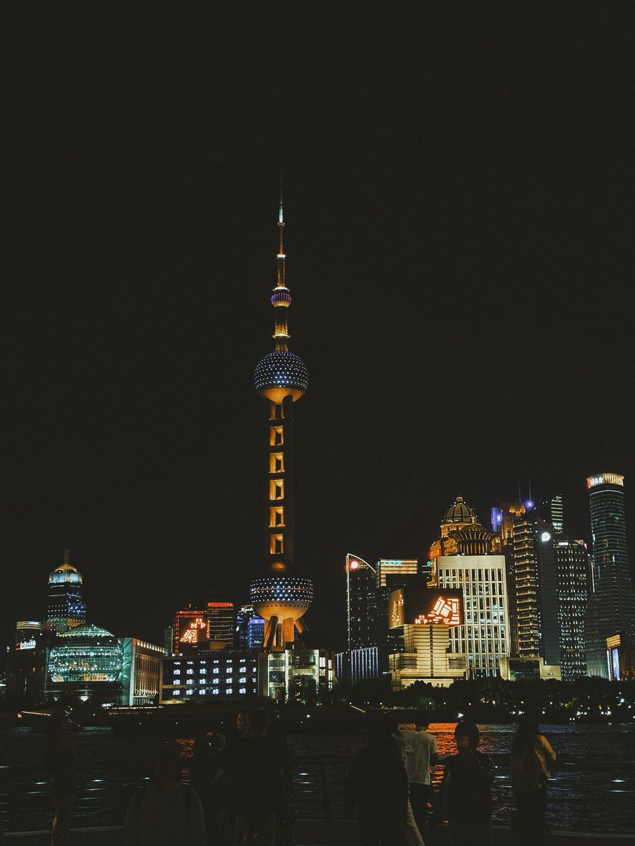 teamcherrr's tweet photo. 🌃🎼🎧🇨🇳✨ 

#shanghai https://t.co/fnOhbplN7i