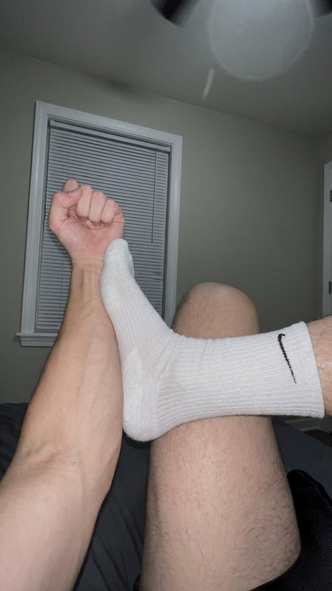 devioussryan's tweet photo. sniff these socks https://t.co/KyRUoKggp1