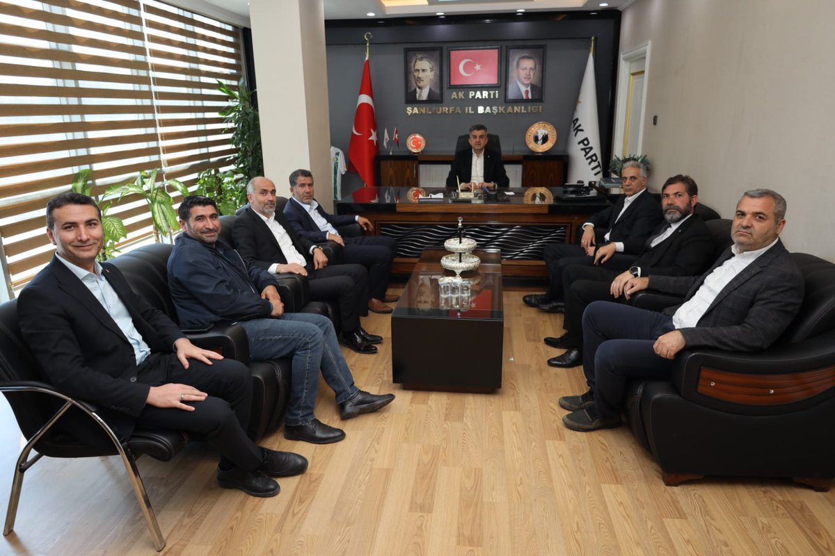 akpartiurfa's tweet photo. Gönül Dilimiz Şanlıurfa.

İl Başkanımız @milhamigunbegi, kıymetli hemşehrilerimizle bir araya geldi, sorun ve taleplerini dinledi, çözüm noktasında istişarelerde bulundu, gönül sohbetlerine ortak oldu.

Nazik ziyaretlerinden dolayı kıymetli hemşehrilerimize teşekkür ederiz. 
#SevdamızŞanlıurfa 
@RTErdogan @Akparti @abuyukgumus @hakanaksu058 @farukaytek