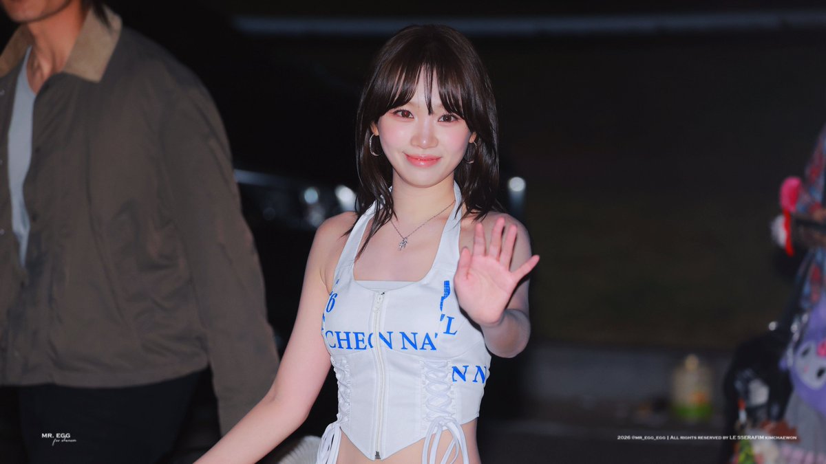 kim chaewon pics 🎉 tweet media