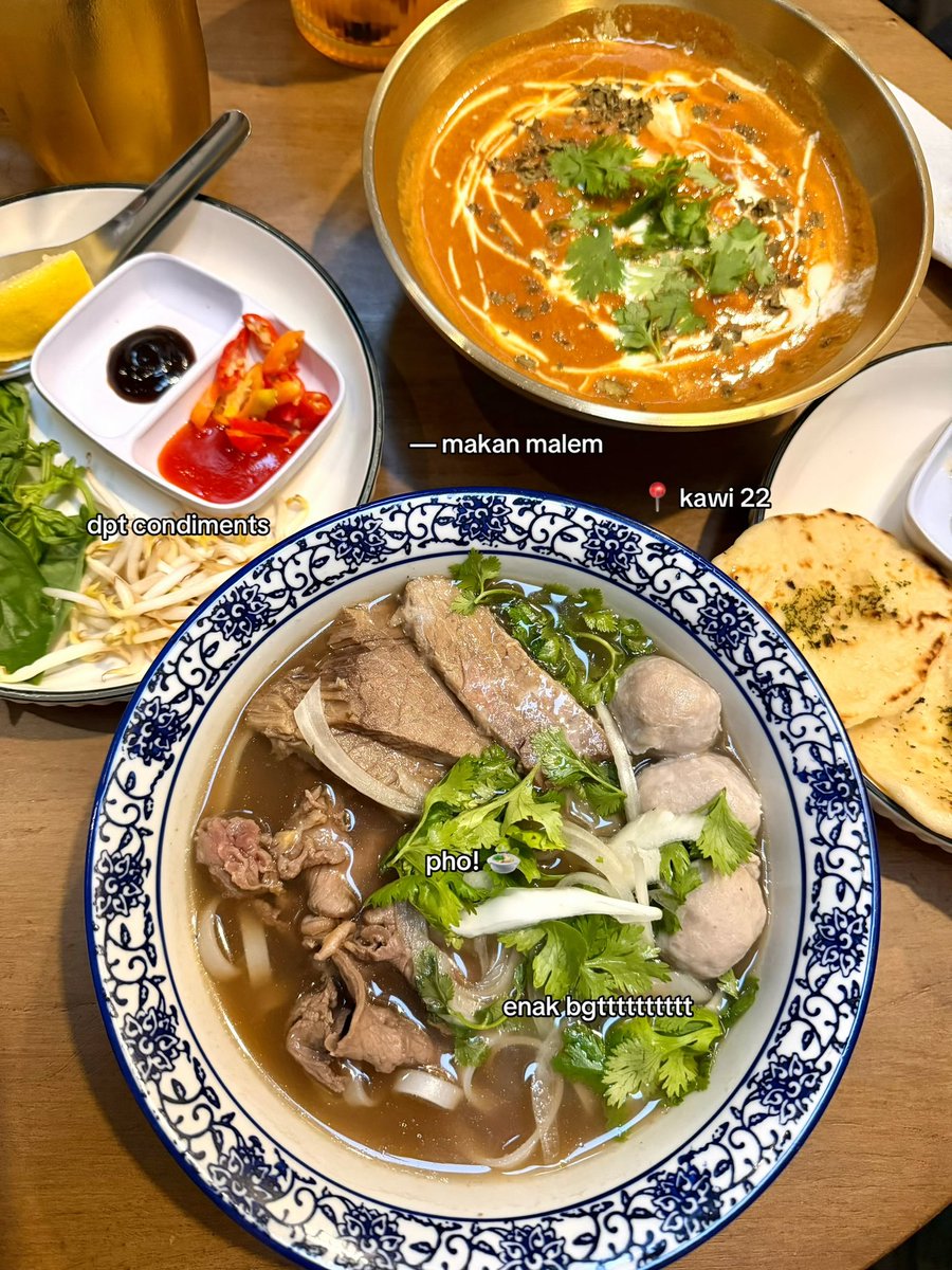 nomnommjournal's tweet photo. kamu hari ini makan apaa?
__
• nasi goreng, ayam karagee
• udang lada hitam
• pho
—
kawi 22 ini satu lokasi dengan timtong yaa! di belakangnya pas
—
#creatorsearchinsights #wieiad #menuharian #inspirasimasakan #kulinermalang https://t.co/p5bT766qIJ