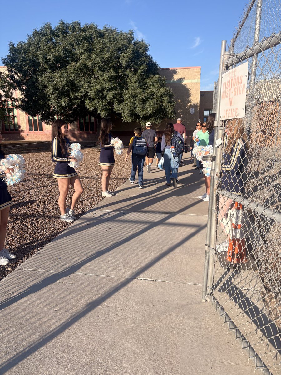 ehsTrooperettes's tweet photo. ✨The best way to start our day!  We loved welcoming our fantastic Eagles to school this morning! Continue to soar Eagles!🦅 💙💛✨ @RealRobRobledo @EsHeight @EastwoodHQ https://t.co/bFJMFxSiU0