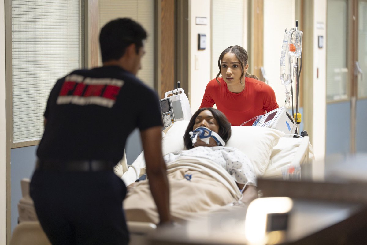 imgonnagetubuck's tweet photo. i gotta say my favorite thing about last nights episode was ravi, he was so competent and smart and hot and strong and beautiful and cautious and sweet and capable and hot and beautiful and did i mention hot? and so sooo season 10 main character worthy https://t.co/NlEUG8xWjX