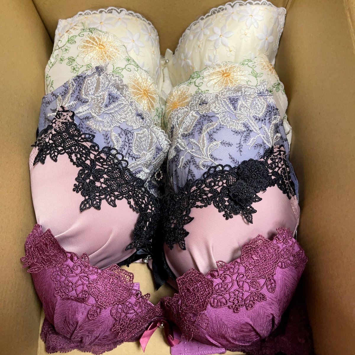 一組888五件（一張圖）

加購
399在送10件（無圖隨機，刺繡）
私@883sxjnc https://t.co/I5MVv2YLCU