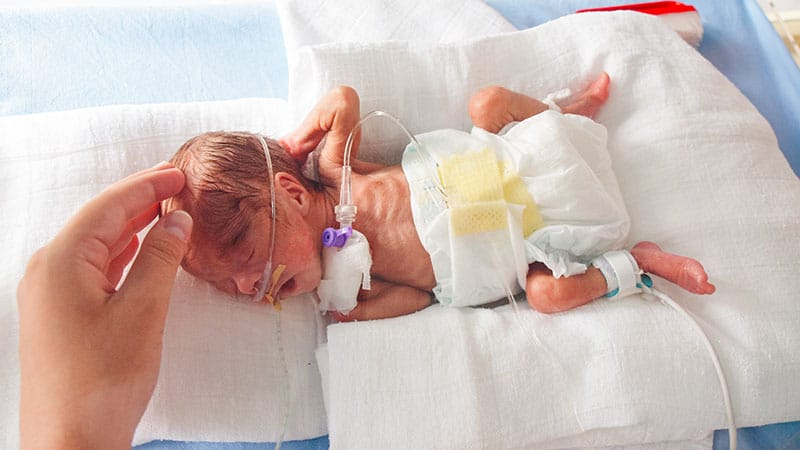 Aller_MD's tweet photo. In a Danish prospective study, #preterm #birth was associated with a lower prevalence of #atopic #dermatitis (AD) through the age of 4-5 years. Among children with AD, those born preterm had a higher prevalence of #asthma than those born at term. https://t.co/UZpFHExceN https://t.co/sxnVsH7YK3