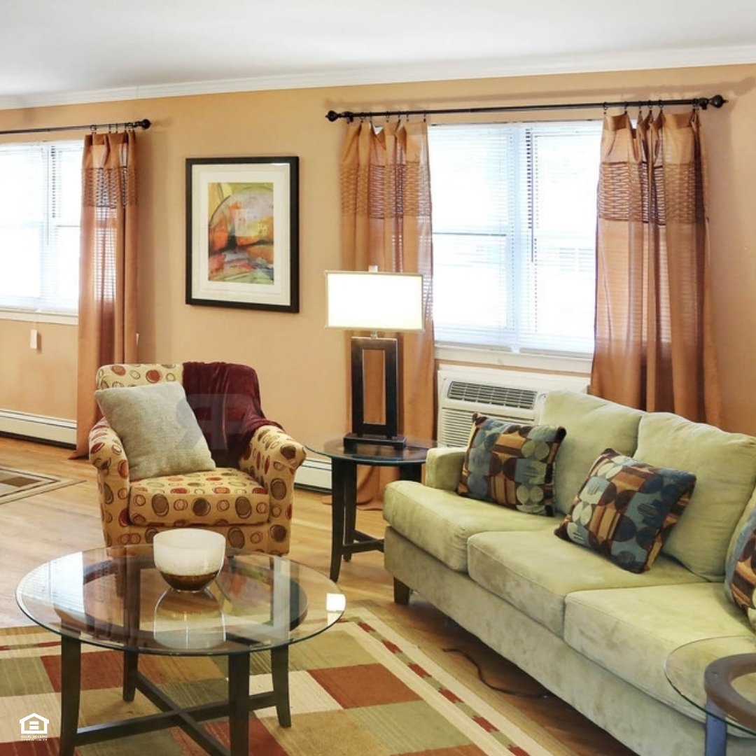 Wingate2015's tweet photo. ✨ Make yourself at home in the bright, open living area at Wingate Apartments Hamilton, NJ. A space designed for comfort, connection, and everyday living. 🛋️

📅 Come take a tour and picture yourself here! https://t.co/2kYZ8ftr9P