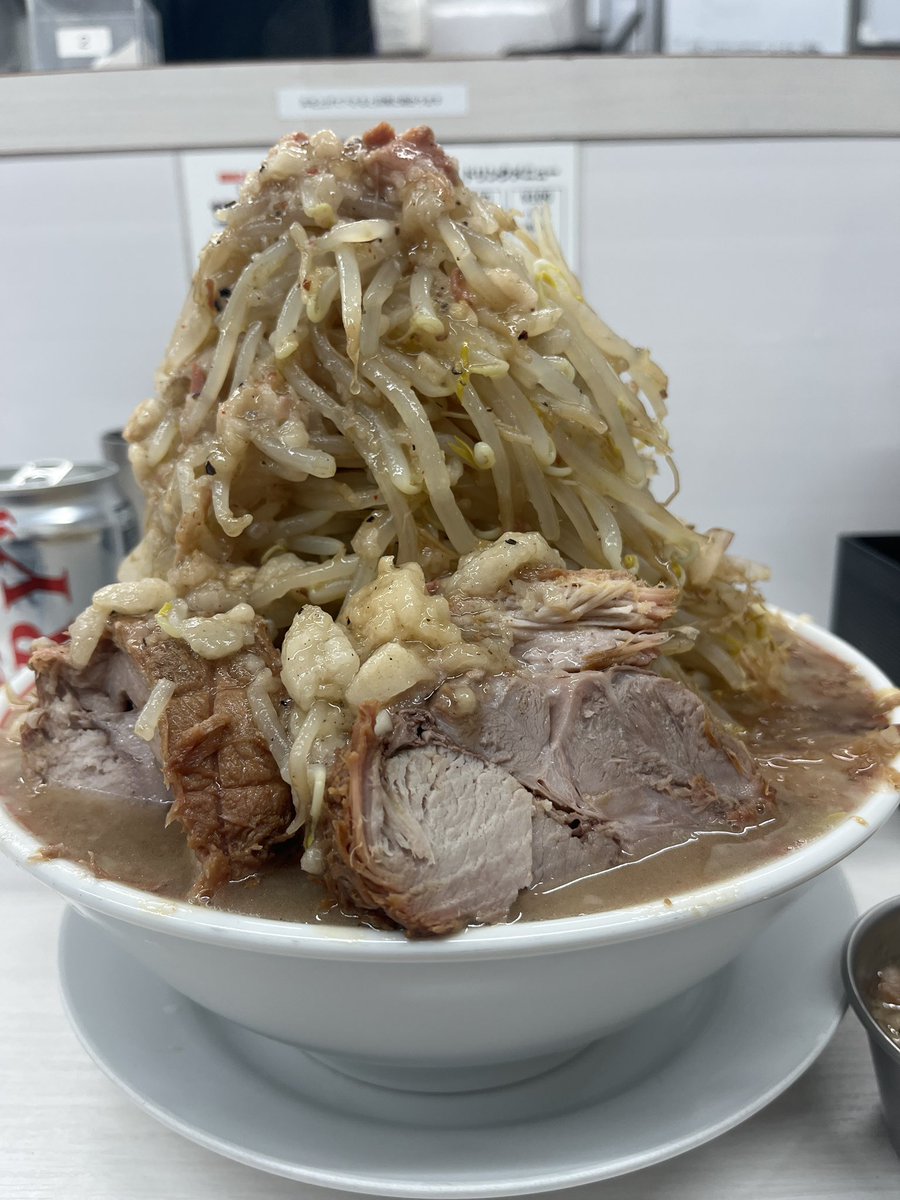 tarotarosmile's tweet photo. 今日の晩ご飯はRAMEN.R様

塩ラーメン200
ヤサイマシマシ
アブラマシマシ
🐷🍺

まさかのニボ玉売り切れ🐟🥚
これは🐯氏からの挑戦と
勝手に判断🙄

久々の🧂は🐴🐴でアール
ヤサイ&amp;アブラサラダは🐴🐴🐴でアール

さて、明日も頑張って働くか🙄

ごちそうさまでした🙏
#RAMENR
#RAMEN_R https://t.co/rBpKFxZ0Zc