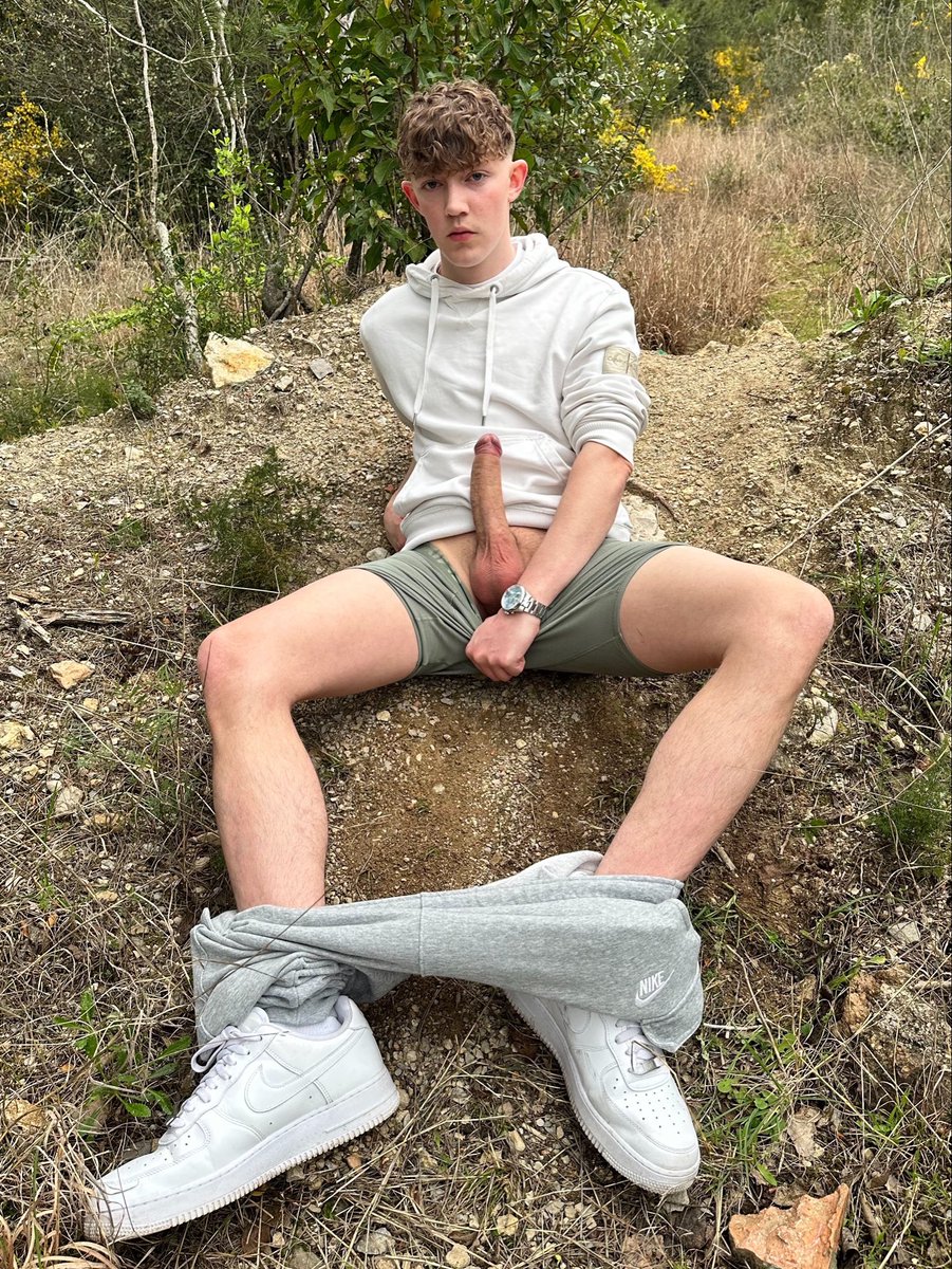 alo_twink's tweet photo. Rt if you’d swallow 😏💦 https://t.co/ZniouSPwkS