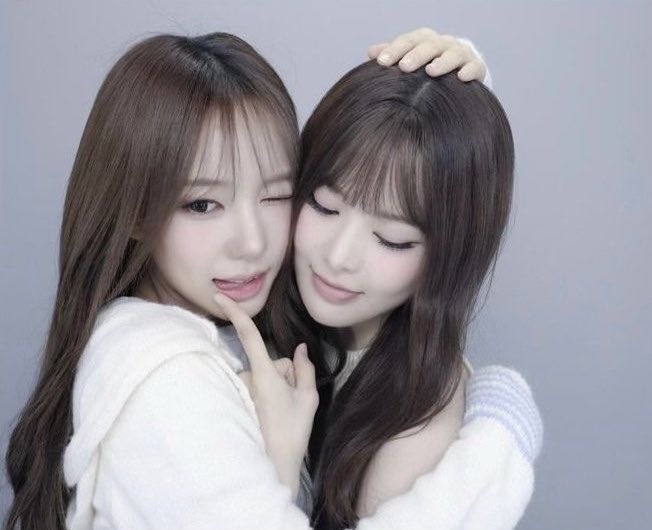 dailyjeerangz's tweet photo. sarang going from wanting to be jeemin’s roommate and get close to her to being stuck like glue 🚬🚬 https://t.co/lnLeuH8xzQ