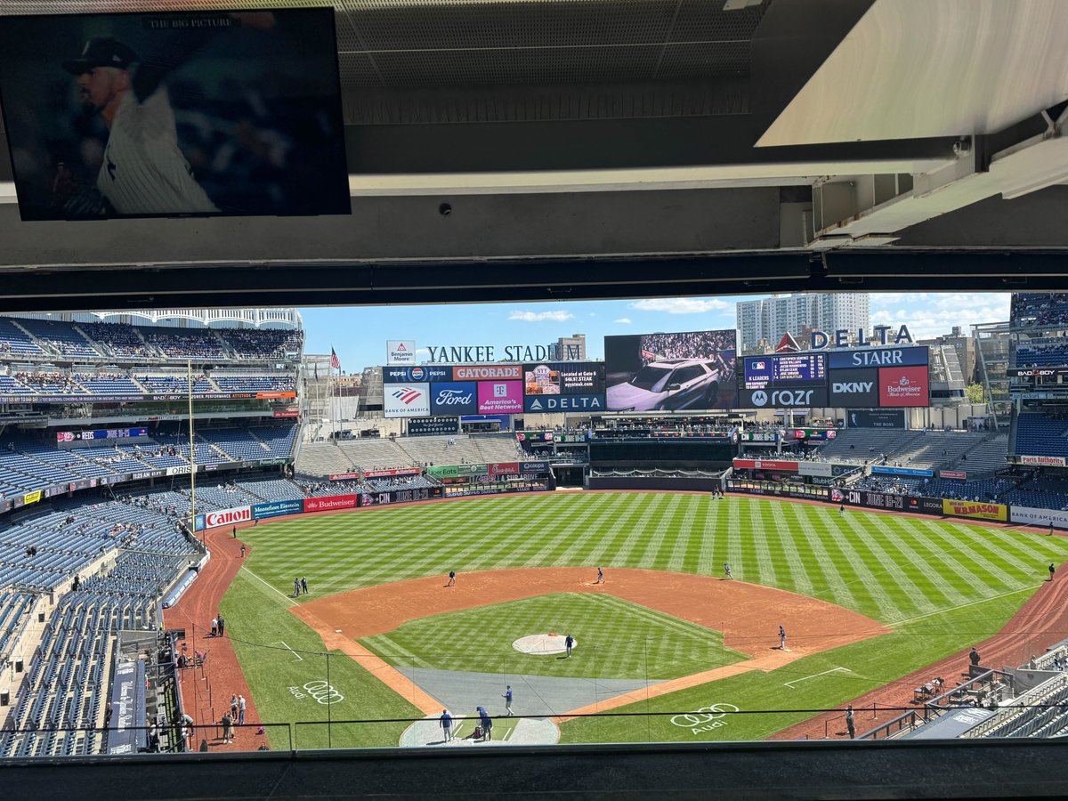 trackforce_'s tweet photo. Nothing beats a day at the ballpark! ⚾

Thanks to everyone who joined us for the Yankees game. We always appreciate the opportunity to connect in person, share conversations, and enjoy a great game together.

#Trackforce #PhysicalSecurity #Networking https://t.co/XcmISwt1Vm