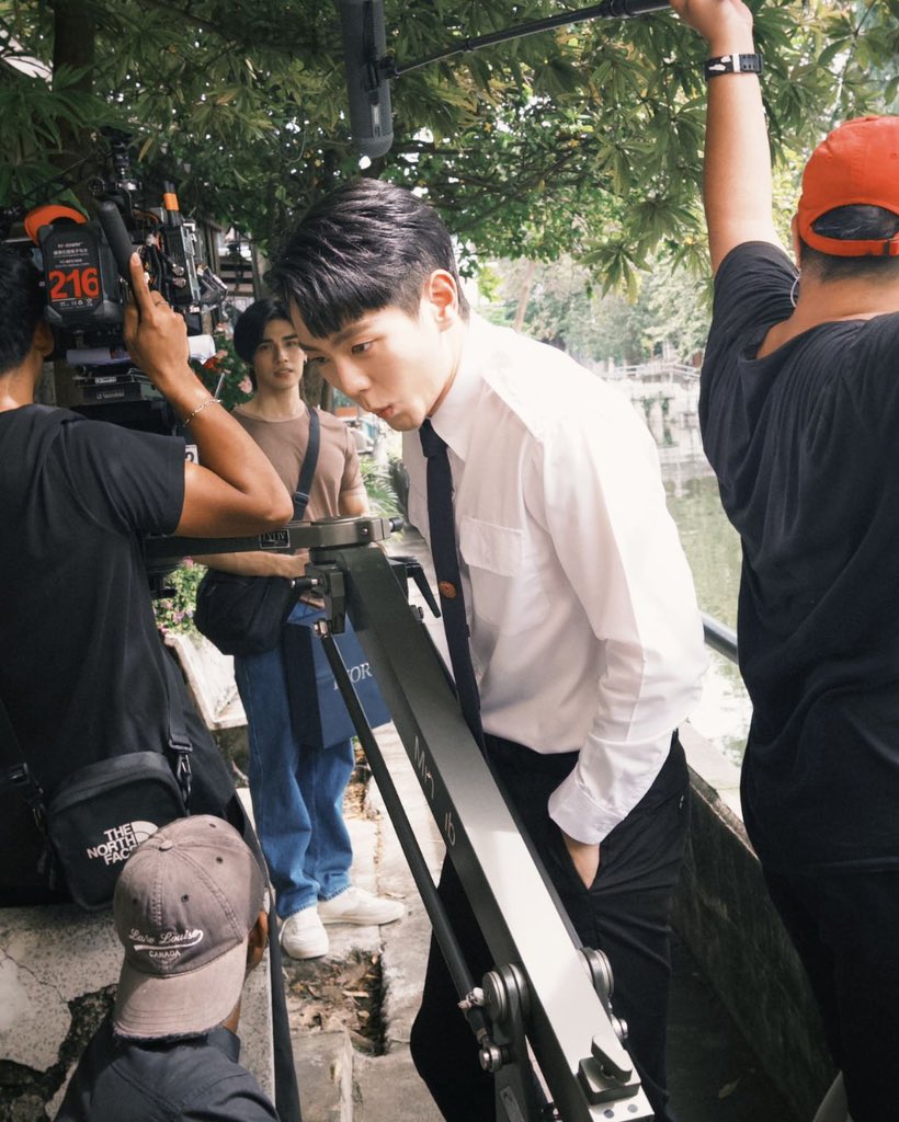 วายุมาช่วยพี่กฤษฏ์หน่อยเร็ว ~ 🤣

🎬เบื้องหลังซีนนี้พี่อัพทำตัวเล็กสุดพลังงง ฮึบ!

Romantic Dinner

#LoveofSilomEP4