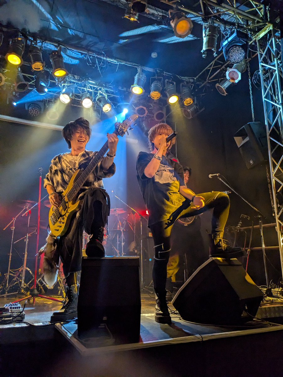 IntenceRook's tweet photo. 北堀江 club visionありがとうございました！！！！
見に来て下さった方、また出演者の皆様、スタッフの皆様ありがとうございました！！
ピンクマン＆りょうさん改めて誕生日おめでとうございました！！

〜セトリ〜
1.D.O.M
2.Believer
3.LOSER
4.DUST
5.Luna https://t.co/XGgem2yRJP