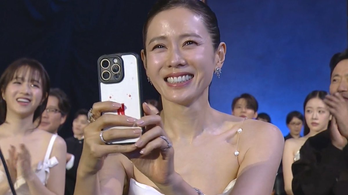 란 tweet media
