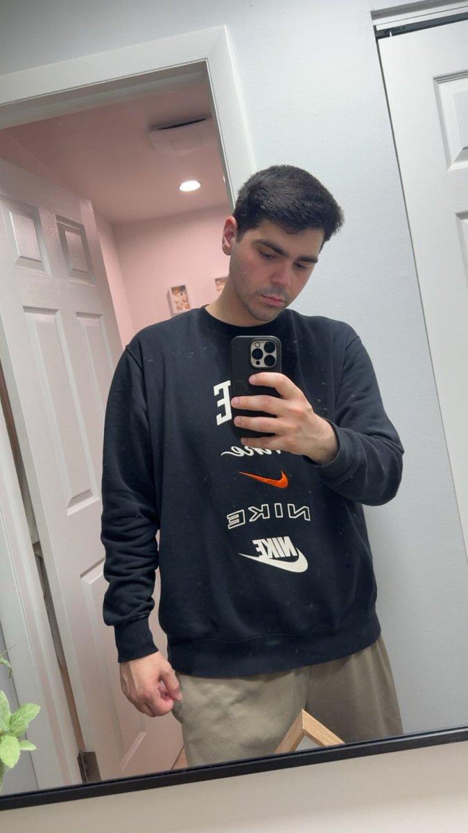 MichaelFilskov's tweet photo. I’ve come such a long way 😭 #weightloss #progress #gym https://t.co/GwtGKJh6ml