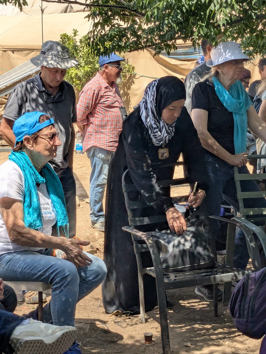 WomenWagePeace's tweet photo. العربية ⬇️ English
הבוקר הצטרפנו למאות פעילות ופעילים מאירגונים רבים ומגוונים, מתוך רצון להפגין סולידריות עם פלסטינים נפגעי טרור יהודי בגדה המערבית. 
לצערנו, הצלחנו להגיע ליעד רק בחלקנו. אחרות נעצרו במחסומים  ע"י כוחות הביטחון.
בהודעה שפורסמה מטעם האירגונים נמסר כי "בזמן שפעילי טרור יהודי פועלים רחבי הגדה באין מפריע... בלמו הבוקר את מאות הפעילים שיצאו להפגין סולידריות עם הנפגעים."
(התגובה המלאה בתגובות)
אלו מאיתנו שהצליחו להגיע ליעד נחשפו לתנאי החיים הקשים ושמעו עדויות מהתושבים על האלימות היומיומית.
אנחנו מצרפות קולנו לקריאה לעצור את האלימות המשתוללת, ולפעול לקידום צדק שוויון ושלום - לטובת כולנו.
 إنضممنا هذا الصباح إلى مئات الناشطات والناشطين من عدة تنظيمات متنوعة، وذلك للإعراب عن تضامننا مع الفلسطينيين ضحايا الإرهاب اليهودي في الضفة الغربية.
للأسف، نجح قسم منا فقط بالوصول إلى وجهتنا. إذ تم توقيف واعتقال عدد من الناشطات عند الحواجز من قبل قوات الأمن.
وقد جاء في البيان الصادر عن التنظيمات أنه "بينما يتحرك نشطاء الإرهاب اليهودي في أنحاء الضفة دون تعطيل... قاموا هذا الصباح بتعطيل مئات النشطاء الذين خرجوا للتعبير عن تضامنهم مع المتضررين."
(الرد الكامل في التعليقات)
أما الذين نجحوا من بيننا في الوصول إلى الوجهة فقد تكشفت أمامهم الظروف المعيشية الصعبة وسمعوا إفادات السكان المحليين حول  العنف اليومي.
إننا نضم صوتنا للمناداة بوقف العنف المستشري، والعمل من أجل تحقيق العدالة والمساواة والسلام - ومن أجلنا كلّنا.
This morning we joined hundreds of activists from many diverse organizations, out of a desire to demonstrate solidarity with Palestinian victims of Jewish terror in the West Bank.
Unfortunately, only some of us succeeded in  reaching our  destination. Others were stopped at checkpoints by security forces.
In a statement published on behalf of the organizations it was stated that "while Jewish terror activists operate throughout the West Bank unhindered... this morning they blocked the hundreds of activists who went out to demonstrate solidarity with the victims."
(Full response in the comments)
Those of us who succeeded in reaching the destination were exposed to the difficult living conditions and heard testimonies from residents about the daily violence.
We add our voice to the call to stop the rampant violence, and to work to promote justice, equality and peace - for the good of all of us.