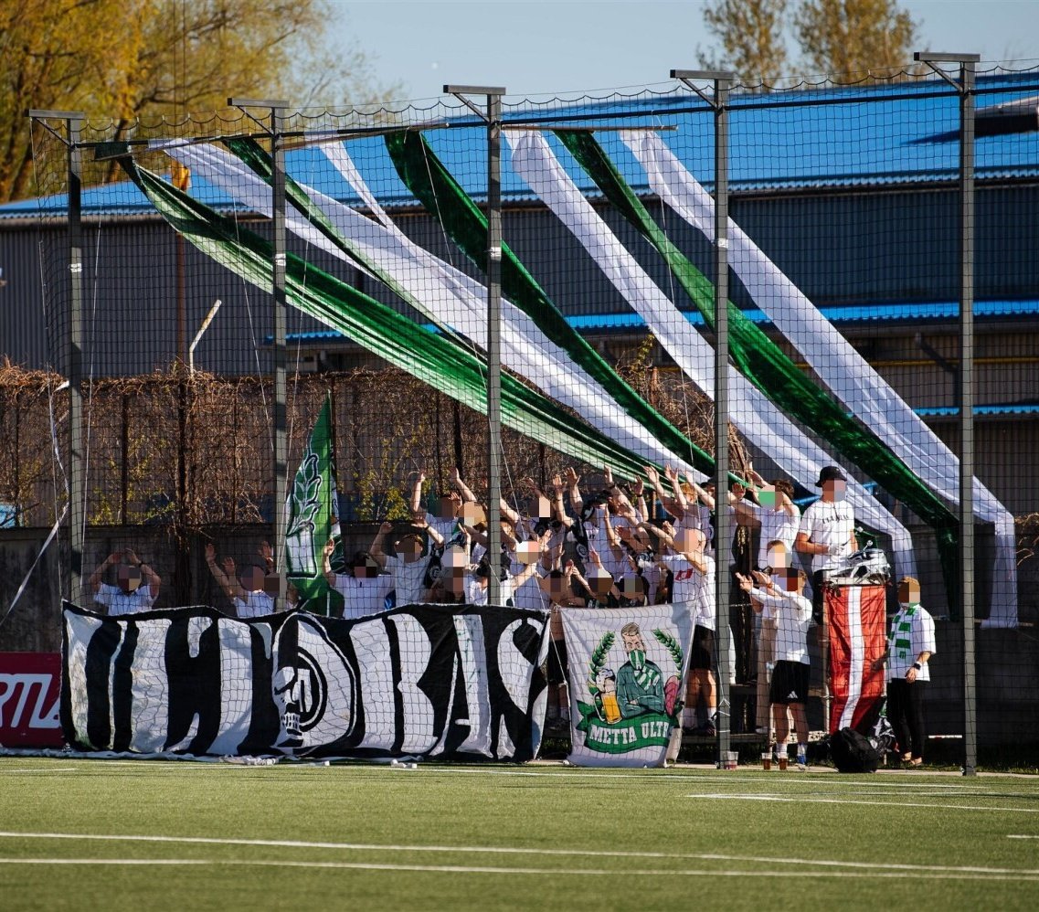 FSMettaUltras's tweet photo. FK METTA aizvadītajā nedēļas nogalē svinēja savu 20 gadu jubileju.

Jubilejai par godu sektorā ienesām Latīņamerikas motīvus - pirmo reizi tribīnē skanēja trompete, tika pacelts vēl viens tifo un atgriezās arī čeku lentas.

Bet pūliņi nebija pietiekami, lai laukumā redzētu uzvaru https://t.co/q9ZAaXm5CG