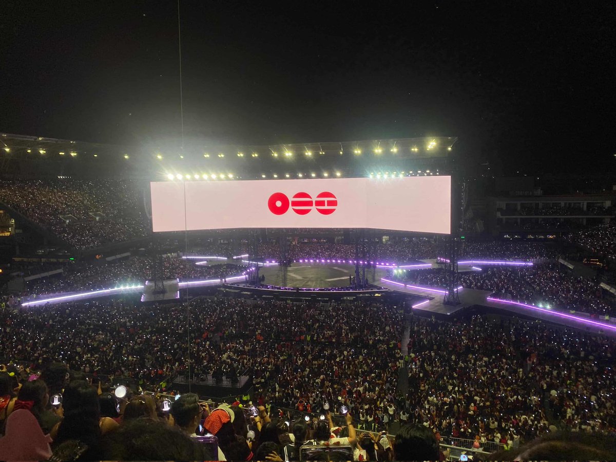 iluvjksj's tweet photo. mi yo de hace 10 años no se creería que ayer cumplio unos de sus mayores sueños en la vida y espero que si vuelven a México pueda tener la oportunidad de verlos nuevamente y vivir otra vez esta increíble experiencia

los amo bangtan, hacen mi vida mucho más bonita 💜 https://t.co/u8A5hRoy3x