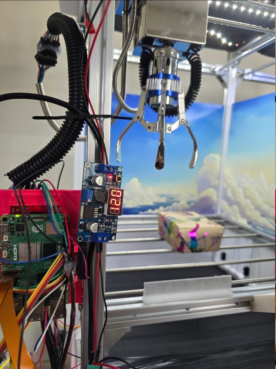 PrizeBots's tweet photo. @DeptofWar We dont have a UFO catcher yet. But we do have 3 prong claws you can play until we do! https://t.co/LdfiLoDJAR