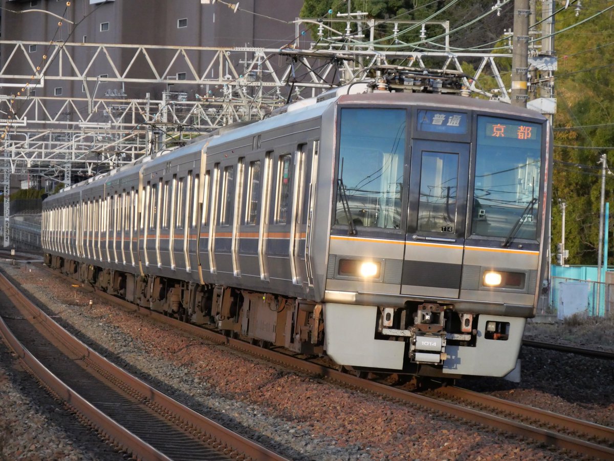 321系と比べてもとてもパターンが多い207系。 編成だけでも、T、H、Z