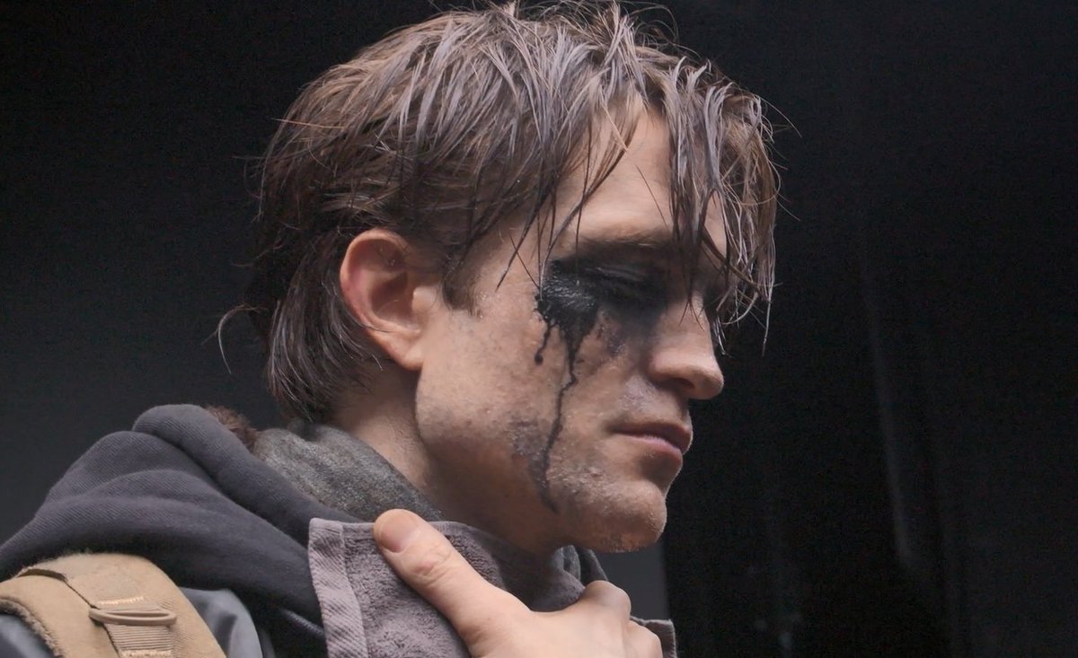 TheCinesthetic's tweet photo. robert pattinson as bruce wayne, camera test 📸 https://t.co/ZRlSiIvG9s