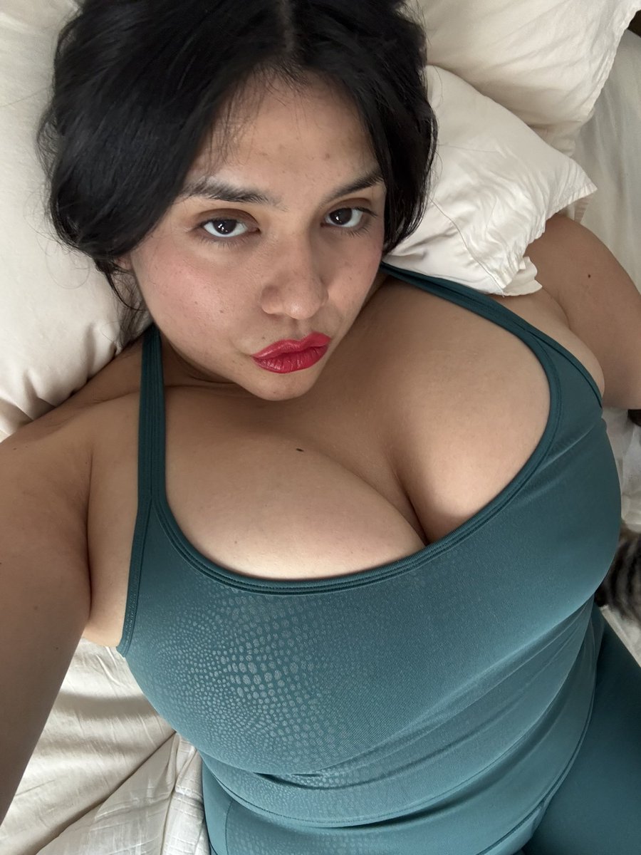 violaxwest's tweet photo. @glam_queenn I’m allllll 🍒 https://t.co/ebkaMd4pqF