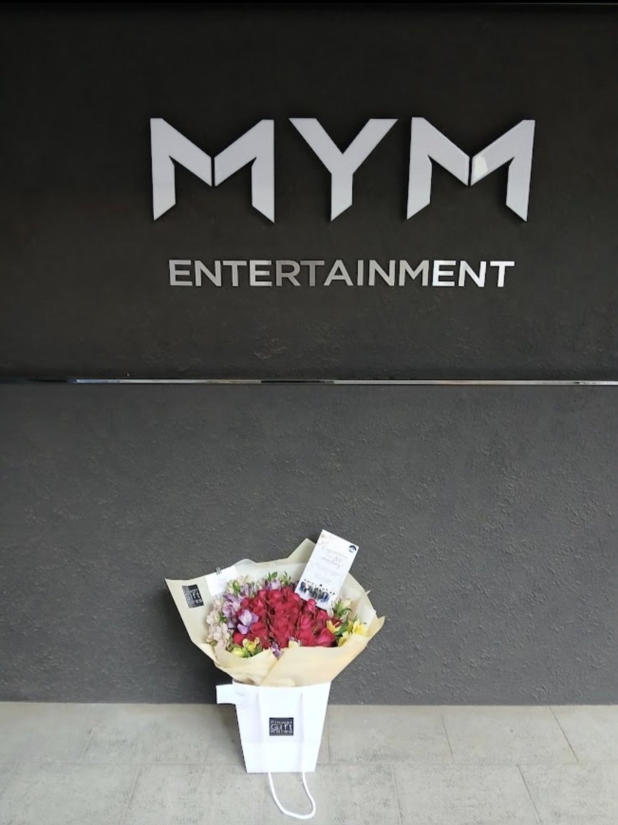 DCoreanos's tweet photo. #leeminho
#LMH_20th_debut_anniversary
#Happy_20th_Anniversary_MinHo
#Feliz_20do_aniversario_MinHo
#minozdeargentina
@ActorLeeMinHo @MinozDArgentina @MinozSabLatino https://t.co/Hj7d8WYqPi
