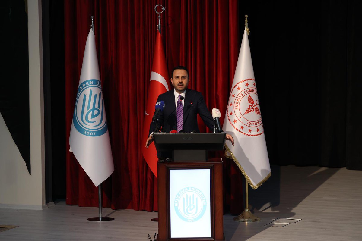 T_Bedirhanoglu's tweet photo. Sağlık Bakanımız Sn. @drmemisoglu ve il protokolümüz ile birlikte Bitlis Eren Üniversitemizin ev sahipliğinde düzenlenen 1. Uluslararası Sağlık ve Tıp Bilimleri Kongresi’ne katılım sağladık.

Sağlık alanındaki bilimsel çalışmalara katkı sunan bu önemli organizasyonun ilimize ve akademi dünyasına hayırlı olmasını diliyorum.