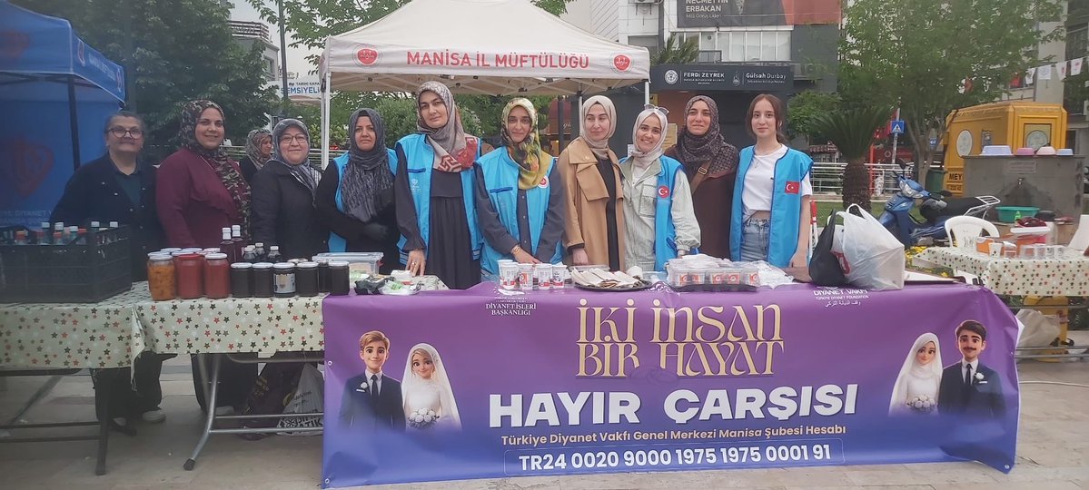 Başkan yardımcılarımız, Manisa İl Müftülüğü ile TDV Manisa Şubesi tarafından “İki İnsan Bir Hayat” temasıyla düzenlenen Hayır Çarşısı’nı ziyaret ederek kıymetli gönüllülerimizle bir araya geldi.