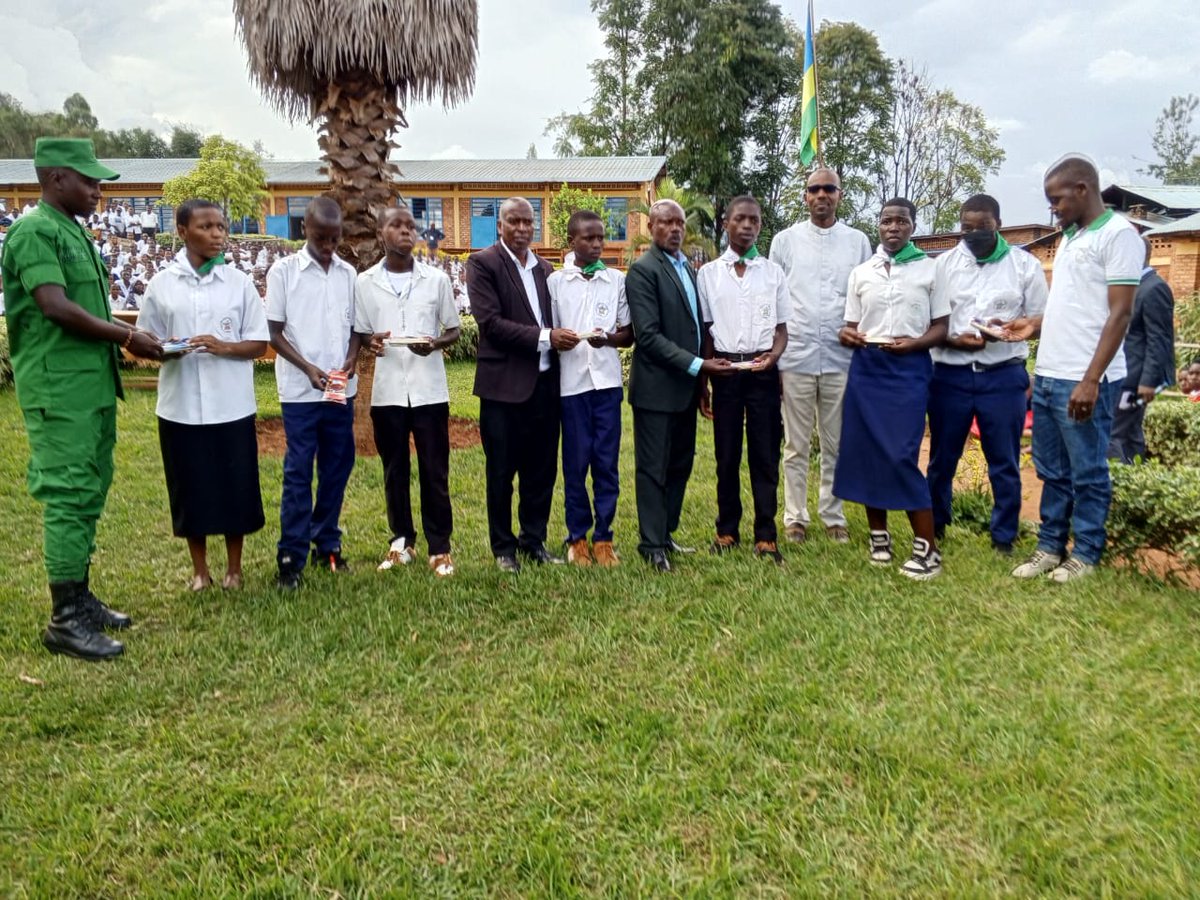 Ajecl_official's tweet photo. Today, 8 May 2026, we proudly awarded certificates to 35 Gwizamahoro Club graduates from ESP Ruli in @rulindodistrict  and 42 from GS Bushonyi in @BugeseraDistr We also celebrated young peace ambassadors using their talents though poems, songs, theatre &amp; drawings to promote peace https://t.co/bY1iojVqvV