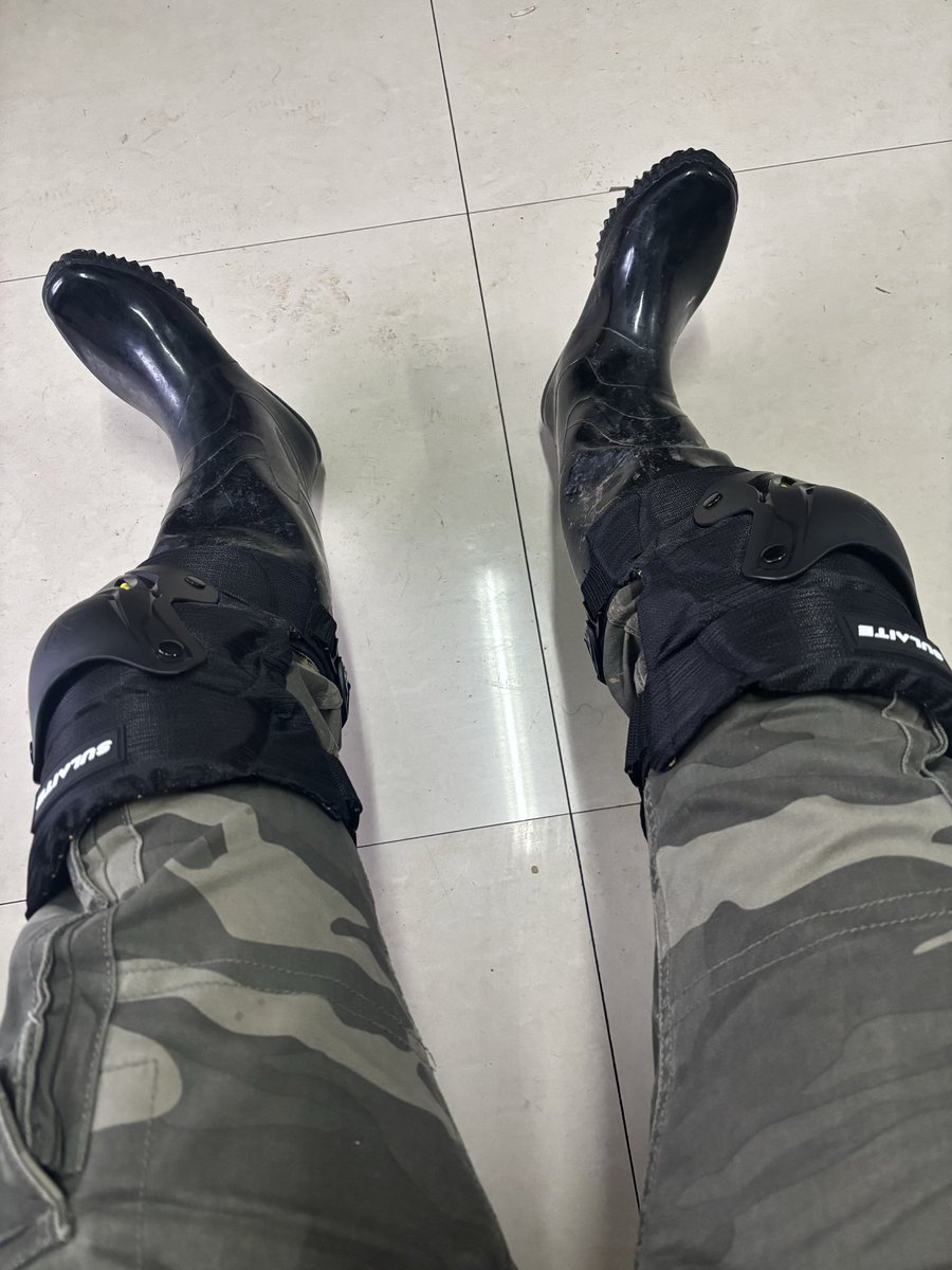 穿雨靴摩旅 tweet media