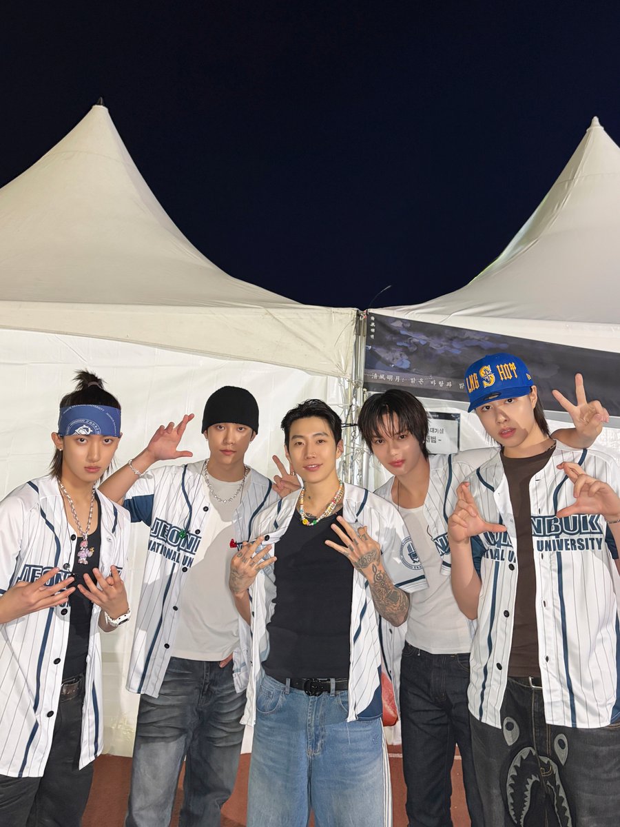 260508 #전북대학교 건지대동제 I 淸風明月 📸

<a href="/JAYBUMAOM/">JAY BUM PARK</a> #박재범 #JayPark
#MOREVISION