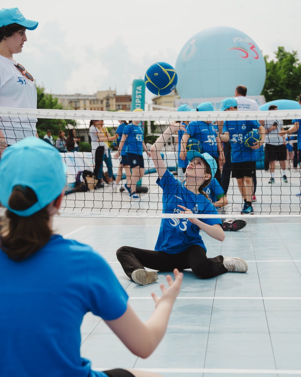 Federvolley's tweet photo. 🏐🇮🇹 Oggi nel cuore pulsante della pallavolo italiana: #Modena!
👉 Si è conclusa con grande entusiasmo e partecipazione la tappa del #VolleyS3 in piazza.
📍 Next stop → Bari | 15 maggio 2026
💻 News completa e gallery al link: https://t.co/RnqS2HOCRS https://t.co/TwCK5ni2hR