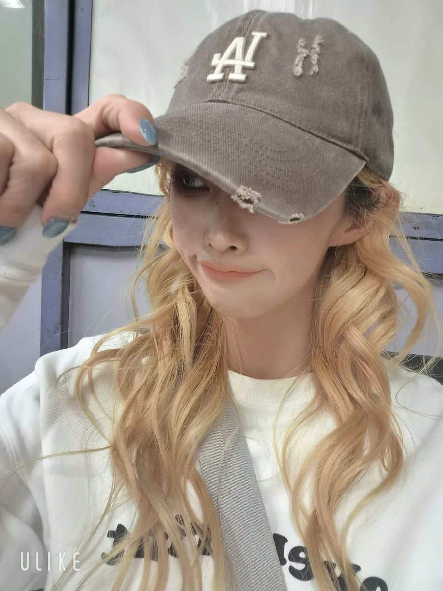 ぼたんろぐあうとー‼️
お気にキャップ‼️
おとといから美顔器始めました‼️なんか肌の調子がいい気がするッ🤗ええかいもんした
あれも欲しい‼️これも欲しい‼️もっともっと欲しい‼️
物欲ってなくならないねぇ…
あしたは表で待ってまする👋´-