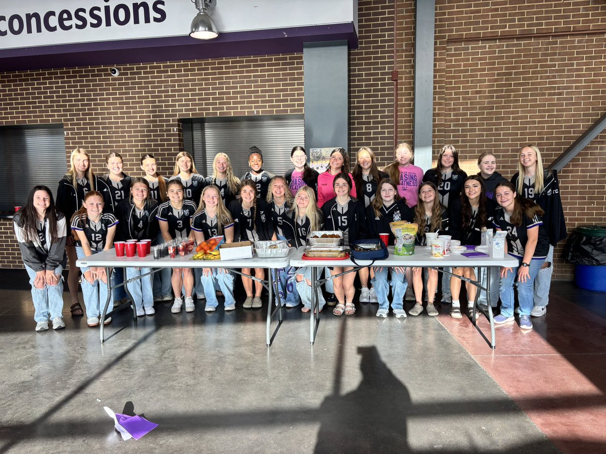 BlairLadyBears's tweet photo. ☀️ Started the morning off right! An amazing breakfast from our parents and the girls in turn got to treat the BHS staff to their own breakfast for Teachers Appreciation Week! 

Thank you parents and thank you teachers! 💜 https://t.co/XlejqGrATU