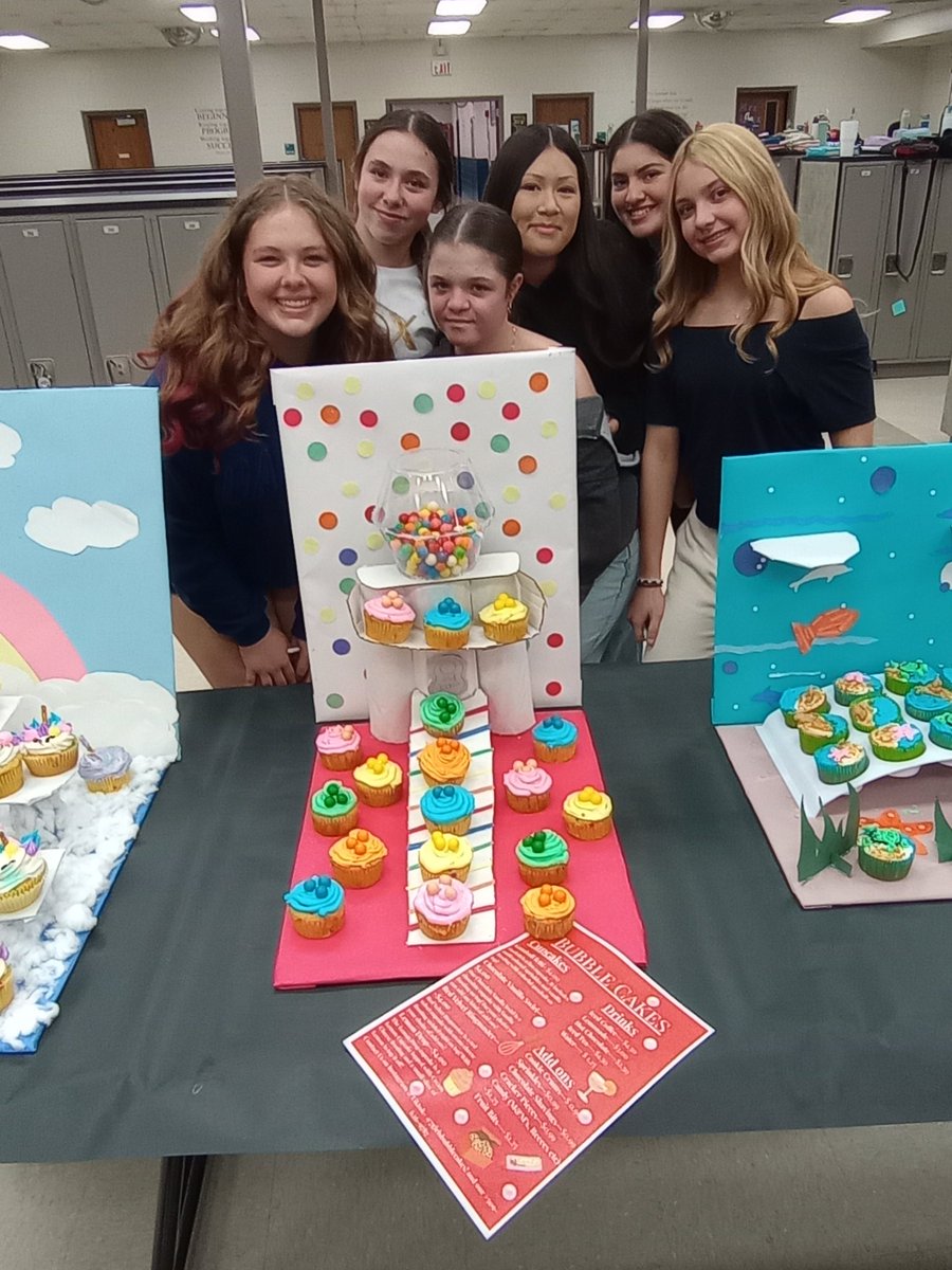 VisualDeyana's tweet photo. Check out these 8th Graders in Art &amp; FACS with their Cupcake Cake Wars Collaboration presentation displays for Round 1 @D13Warriors #ilbsd13 https://t.co/348usbLgEh