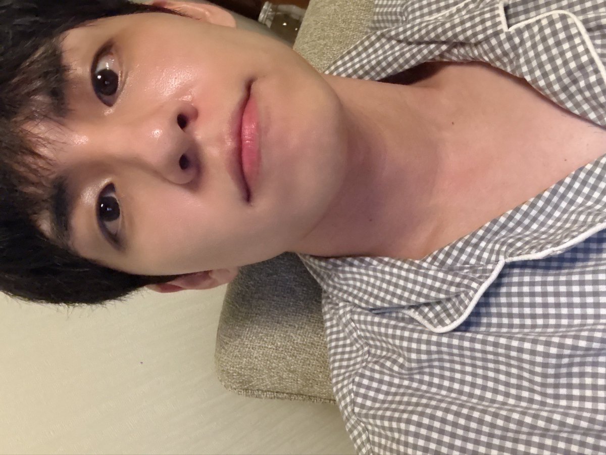 ourday907's tweet photo. 온리 버블
         온리 마이데이
파자마 셀피 🛌🤍 https://t.co/KZtRq1Pi0X
