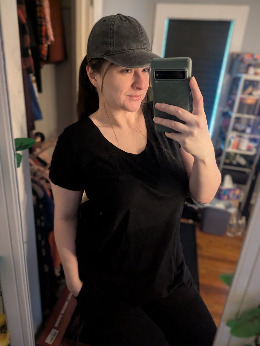 esp4him's tweet photo. Live! Gym hair don't care! Some cozy Friday Palia! https://t.co/zFI74C5lIj https://t.co/eVq33ipSDl