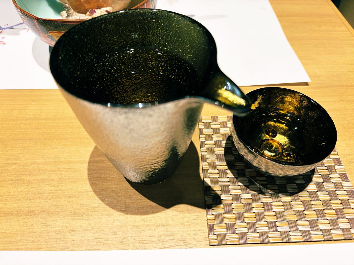 __777wind's tweet photo. 日本酒美味しい
器の色が不思議 https://t.co/5jqrhxXVmy