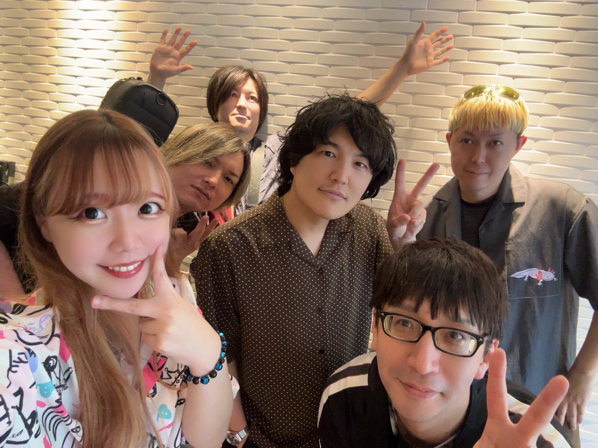 wazmikazuki0510's tweet photo. 今日はバースデーワンマンライブの
バンドリハでした🕺✨

某メンバーの譜面に『泣かない』と
書いてくれてあって
なんか泣きそうだった笑

リハーサルでも僕はすぐに
感情的になってしまうので
コントロールちゃんとしないとね💪

セトリのある箇所が
僕にとって難関です笑

呼吸を整えるっ！！！！！

本番宜しくお願い致します！！🔥

⚠️ヒロト選手は見学です🙋🏻‍♂️