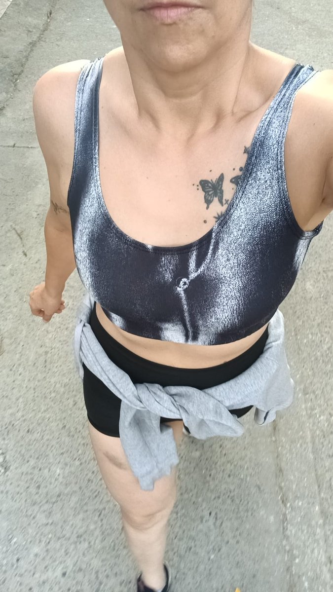 leshamommy's tweet photo. 20 minutos de cardio a el aire libre que no pueden faltar 
#cardio #airelibre #deporte #salud #definicion #defecit #madurafit #maduracachonda https://t.co/HtRMfYII2Y