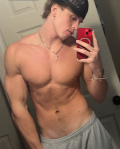 AmericanAlphas1's tweet photo. Sup boys, spend your day worshipping this teen alpha king @KingAureon 😈😈😈 https://t.co/dUr1FuRsmv